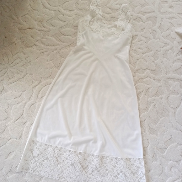 GORGEOUS, UNWORN VINTAGE BRIDAL "MUNSINGWEAR" LACE SLIP! SZ 32. - Picture 10 of 16
